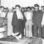 حضور حضرت امام در مزار شهید مرتضی مطهری
