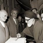 آیت‌الله طالقانی هنگام شرکت در رفراندوم جمهوری اسلامی