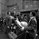 همراهی مردم با کمیته استقبال از امام خمینی