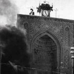 جشن در دربار و اعتراض در خیابان