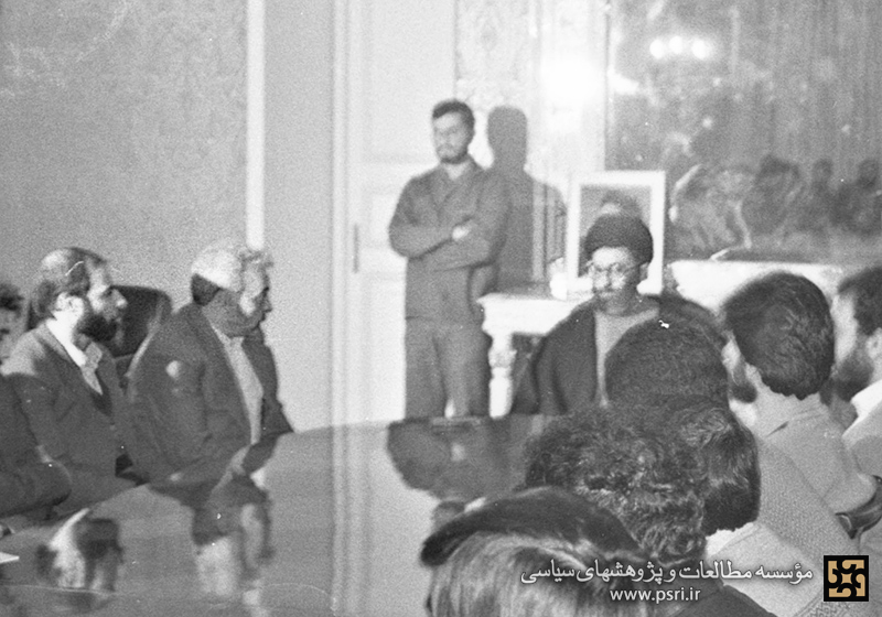 انقلاب آیه الهی است آن را به افراد نسبت ندهید