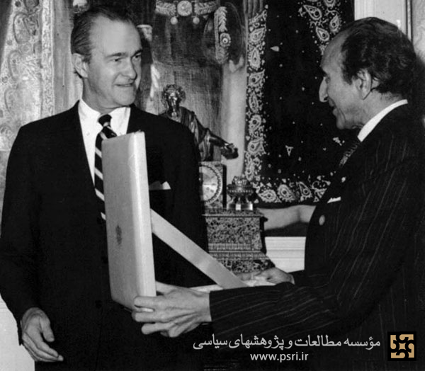 هلمز سفیر آمریکا در تهران و امیراسدالله علم
