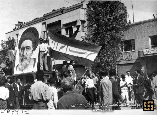 چرا محمدرضا پهلوی وزارت جنگ را به مصدق واگذار نمی‌کرد؟