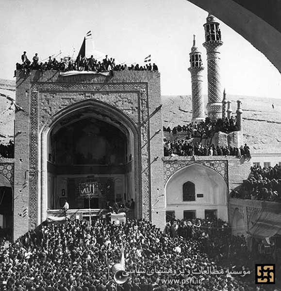تجمع مردم در مشهد اردهال کاشان در دوران انقلاب
