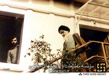 تصویری از امام خمینی در نوفل لوشاتو