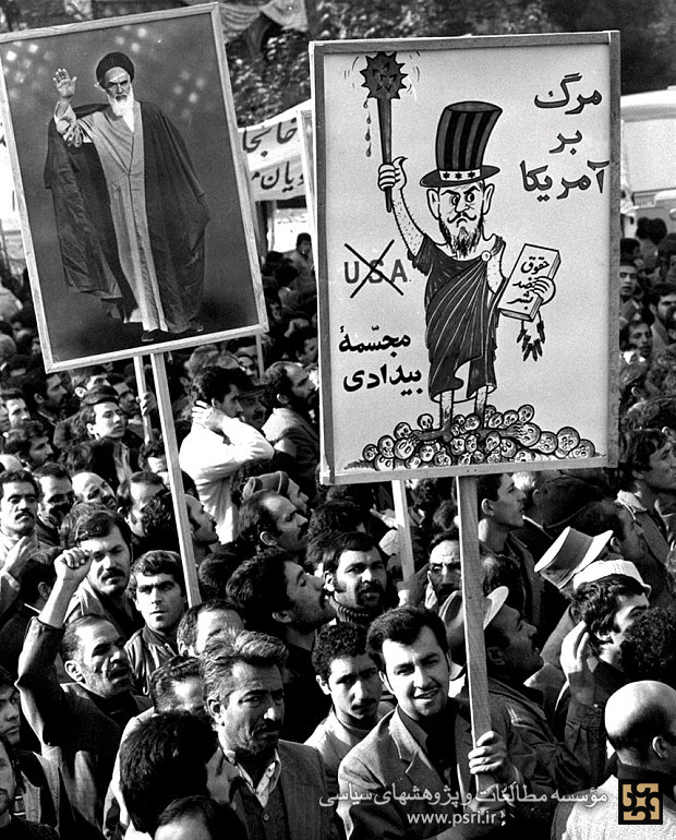 تظاهرات ضد آمریکایی مردم تهران در برابر لانه جاسوسی آمریکا در تهران 