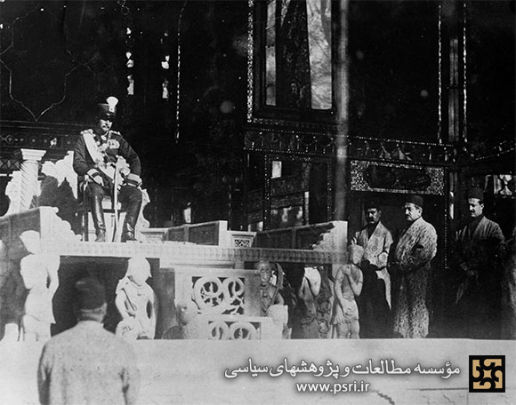 تبدیل رضاخان به رضاشاه 