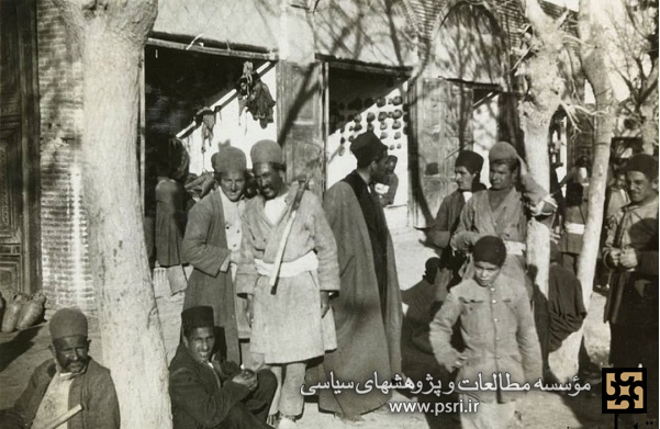 تصویری از مردم کوچه و بازار تهران در سال 1304