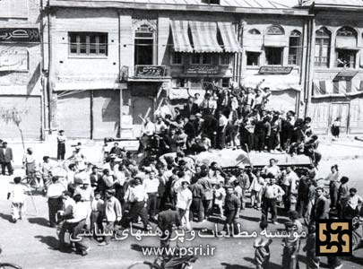 طرفداران محمد رضا پهلوی در خیابان ناصر خسرو (۲۸مرداد ۱۳۳۲)