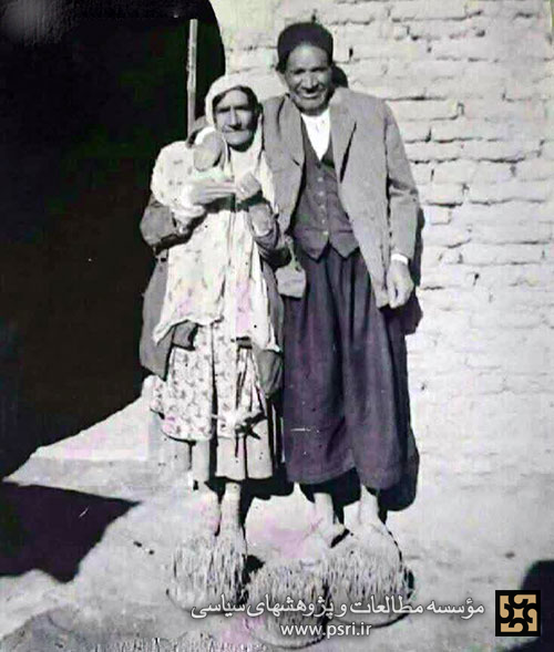 تصویری از سبزه نوروزی یک زوج روستایی در دوره رضاخان
