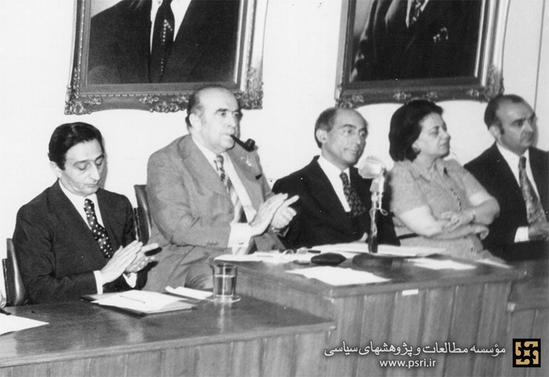 هویدا و ثابتی از چه نوع بهائی بودند؟