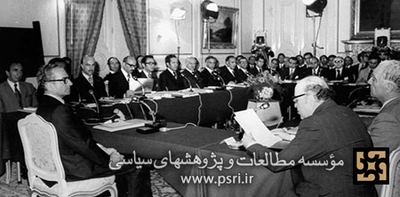 تصاویری از جلسه کابینه هویدا به ریاست شاه