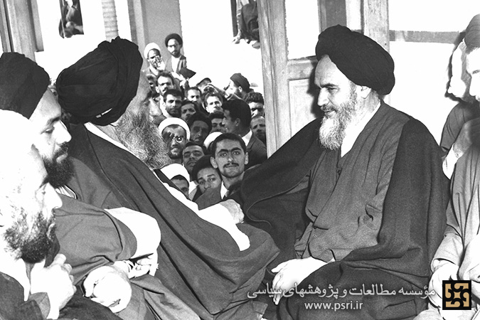 دیدار علما و مردم با امام خمینی پس از آزادی از حصر