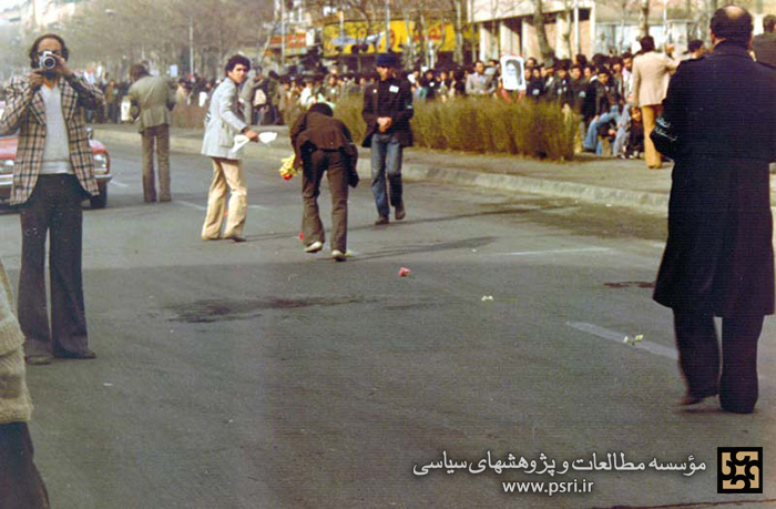 مردم ایران در تدارک استقبالی باشکوه از امام خمینی