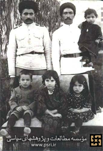 محمد رضا پهلوی و دو تن از خواهران در کودکی