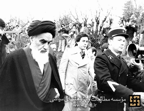 دو تصویر از امام خمینی در نوفل لوشاتو
