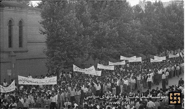  تظاهرات مردم در تهران در حمایت از ملی شدن صنعت نفت 