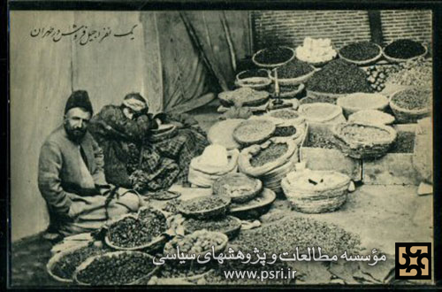 تصویری از یک آجیل فروش دوره قاجار
