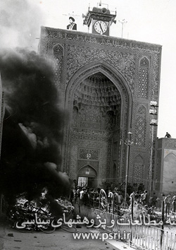 تصویری از به آتش کشیدن مسجد جامع کرمان